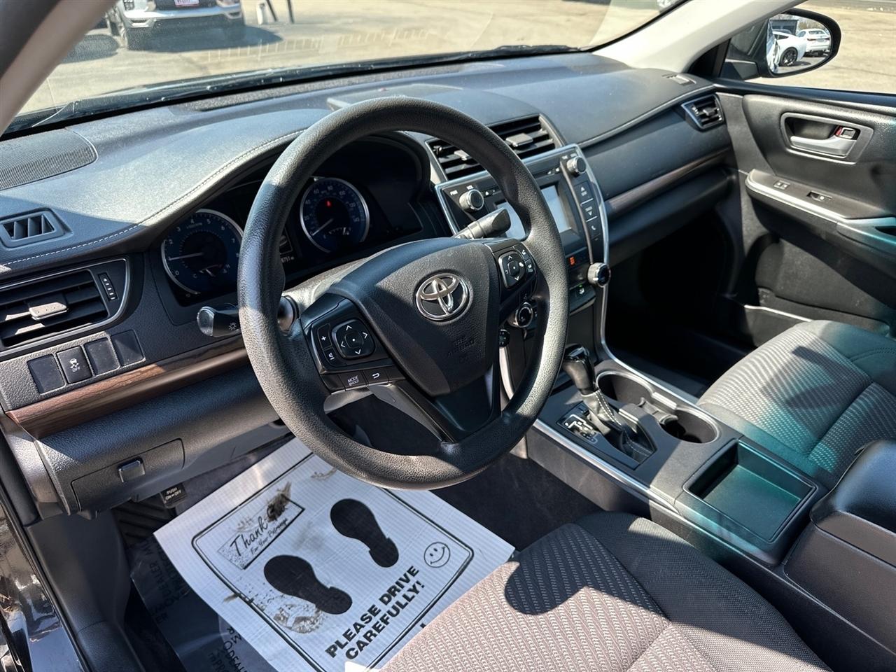 Toyota Camry 4dr Sdn I4 Auto LE (Natl) 2016