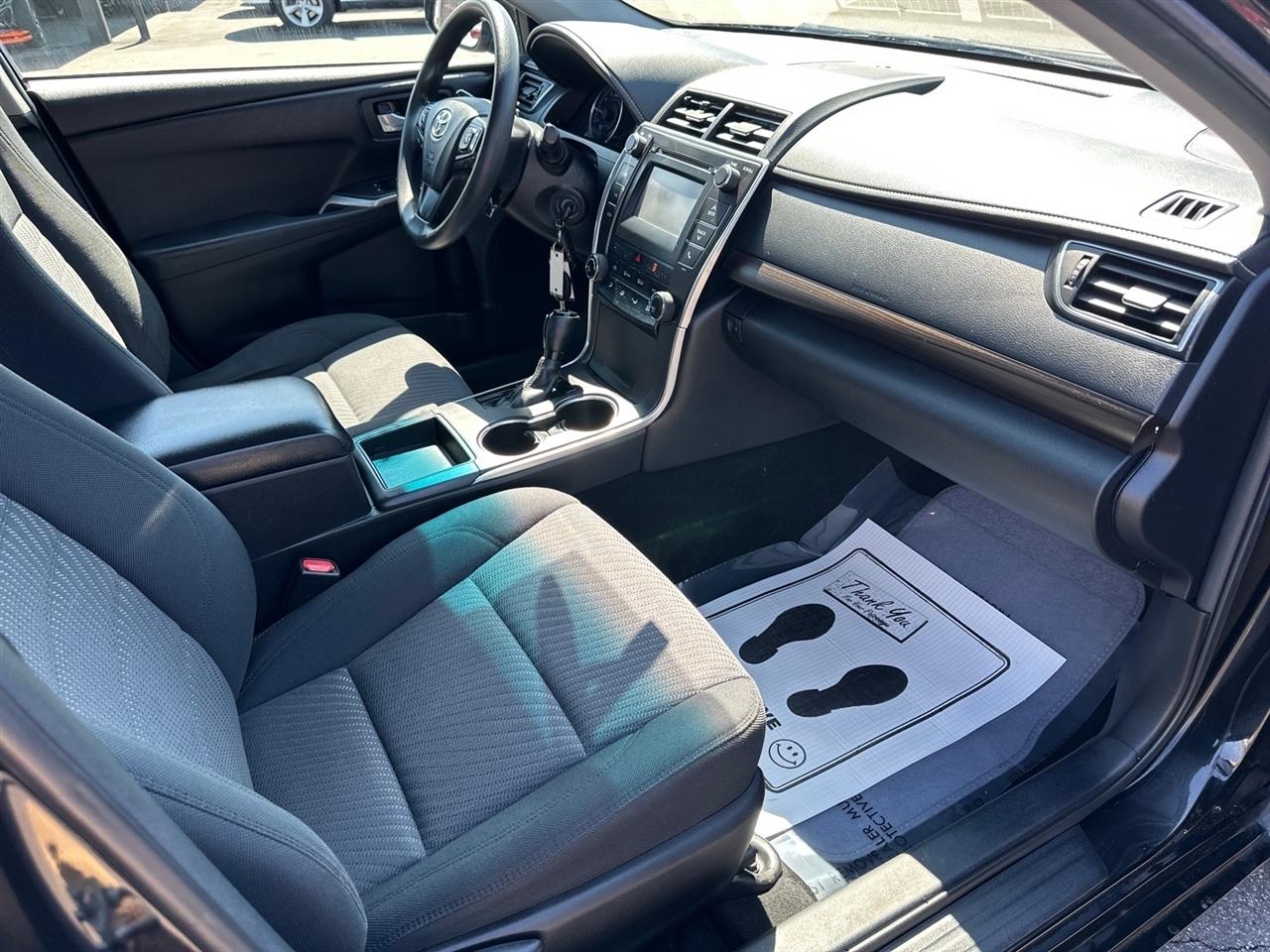 Toyota Camry 4dr Sdn I4 Auto LE (Natl) 2016