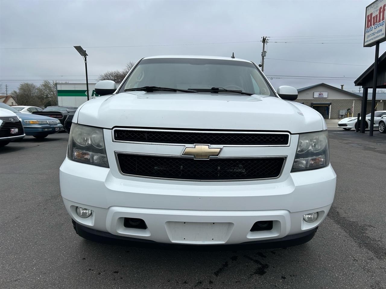 Chevrolet Suburban 4WD 4dr 1500 LT 2011