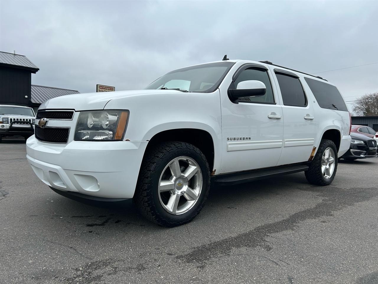 Chevrolet Suburban 4WD 4dr 1500 LT 2011