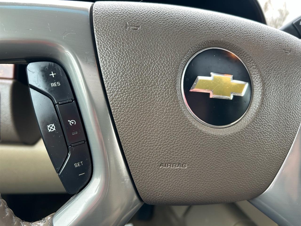 Chevrolet Suburban 4WD 4dr 1500 LT 2011