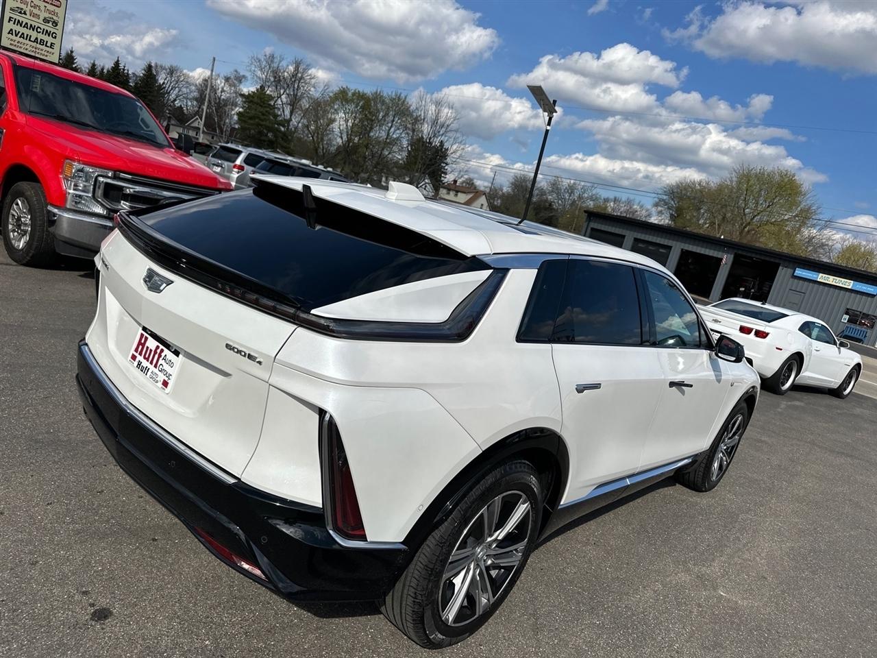 Cadillac Lyriq 4dr Luxury w/1SC 2024