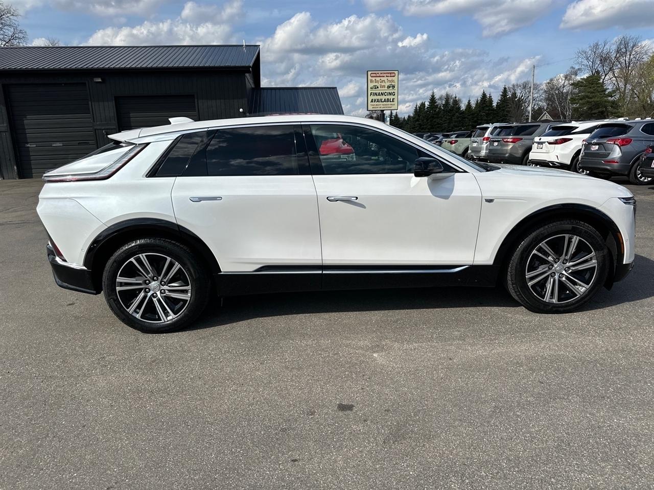 Cadillac Lyriq 4dr Luxury w/1SC 2024