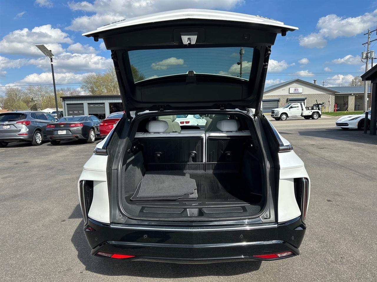 Cadillac Lyriq 4dr Luxury w/1SC 2024