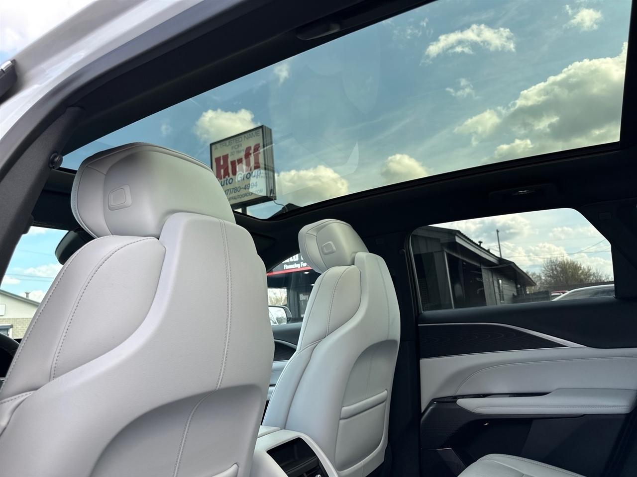 Cadillac Lyriq 4dr Luxury w/1SC 2024