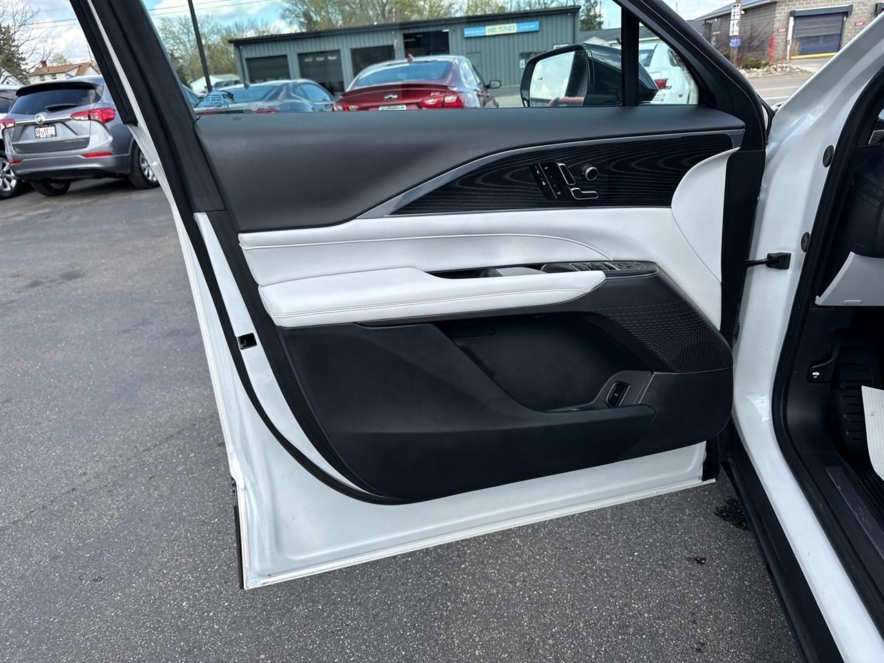 Cadillac Lyriq 4dr Luxury w/1SC 2024