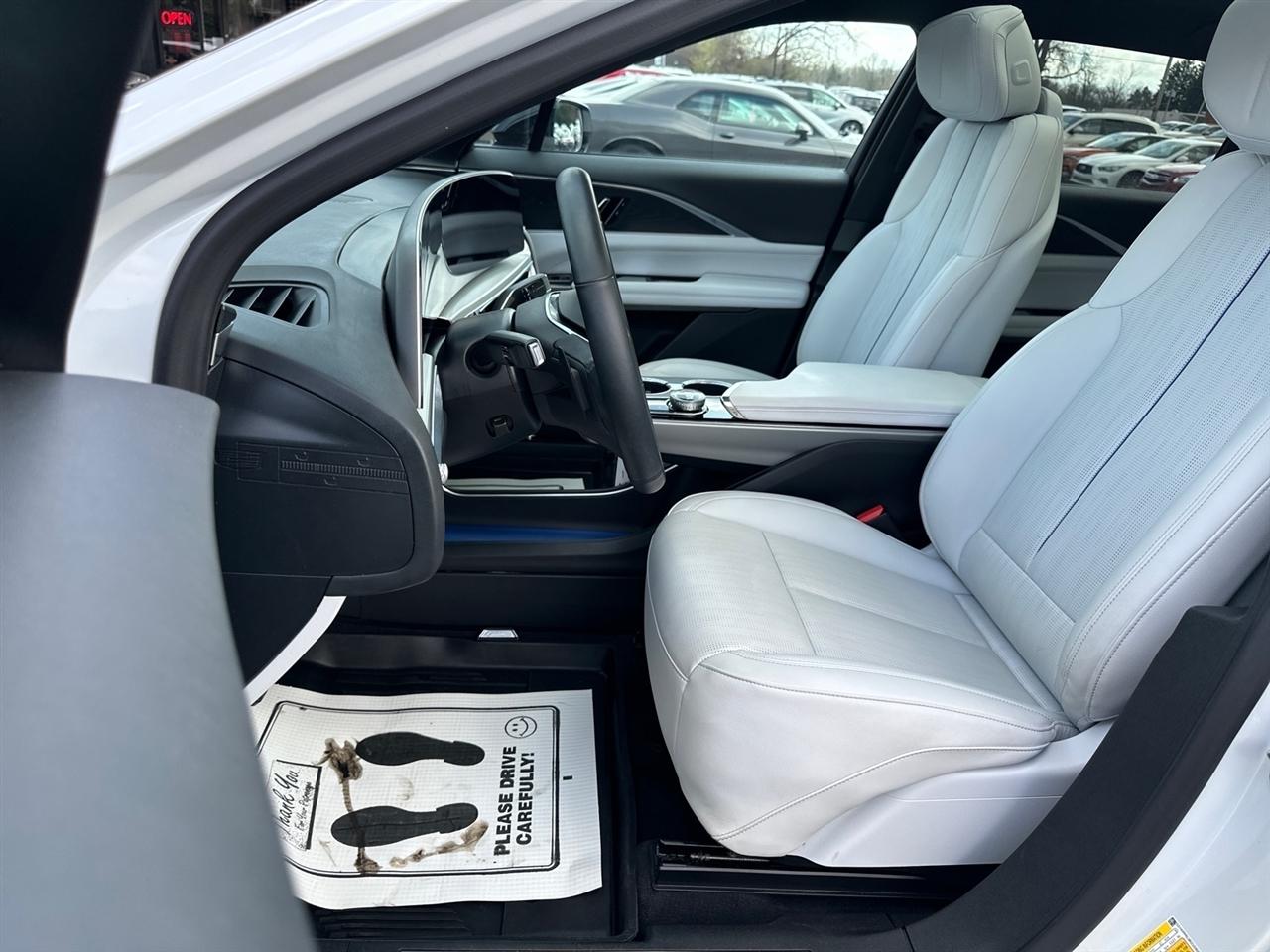 Cadillac Lyriq 4dr Luxury w/1SC 2024