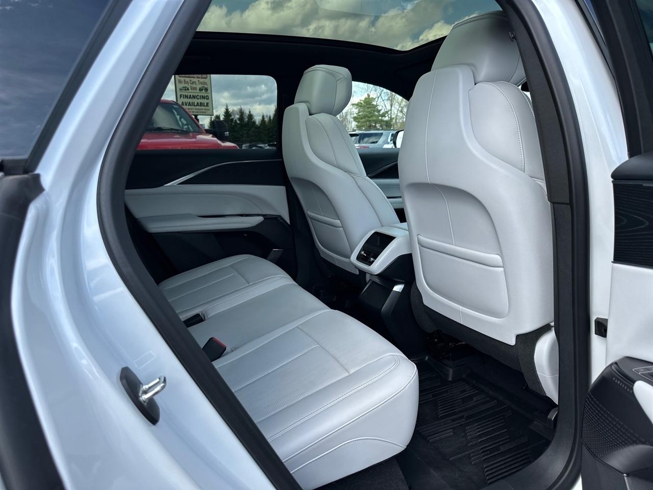 Cadillac Lyriq 4dr Luxury w/1SC 2024