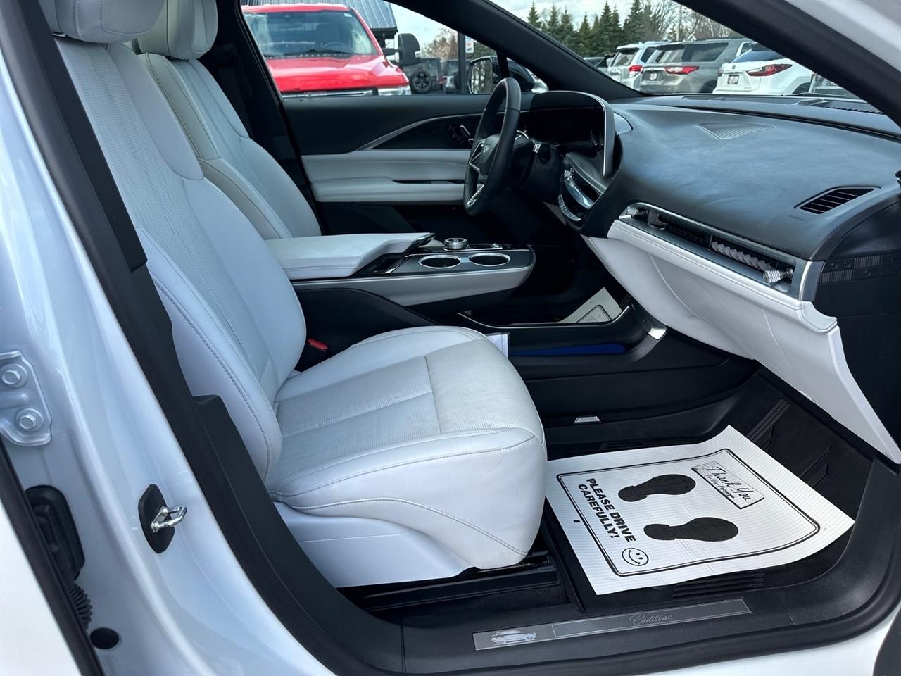 Cadillac Lyriq 4dr Luxury w/1SC 2024