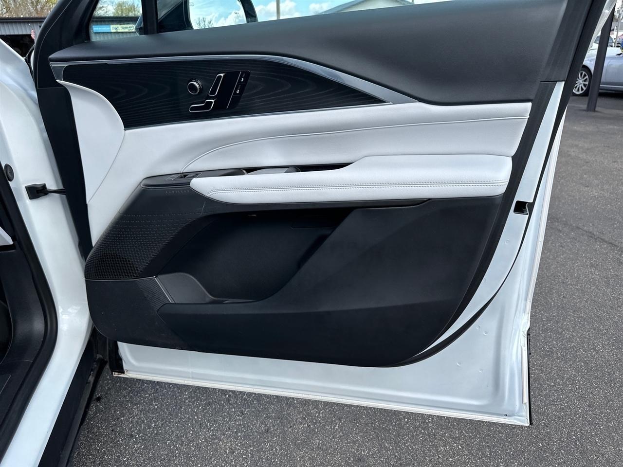 Cadillac Lyriq 4dr Luxury w/1SC 2024