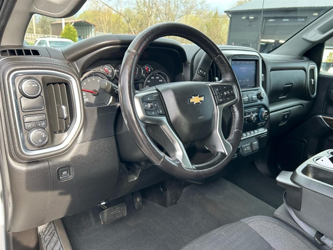 Chevrolet Silverado 1500 2WD Double Cab 147" LT 2021