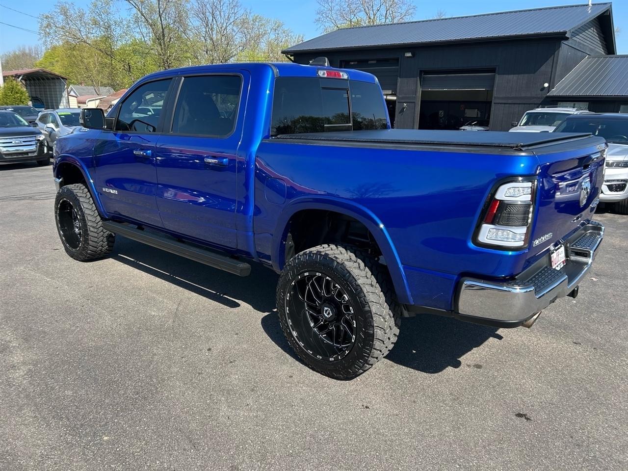 RAM 1500 Laramie 4x4 Crew Cab 5'7" Box 2019