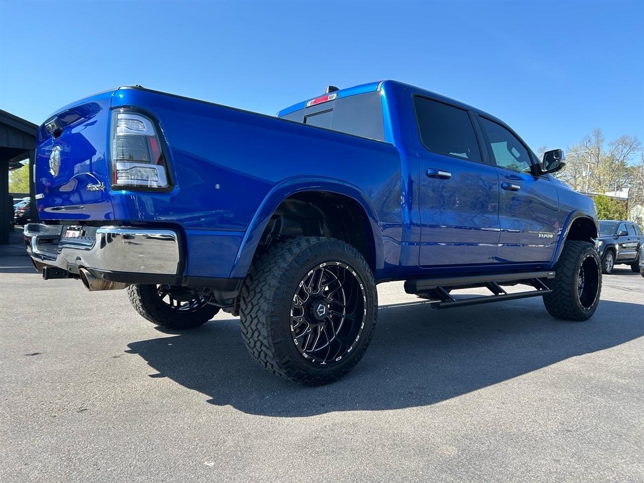 RAM 1500 Laramie 4x4 Crew Cab 5'7" Box 2019