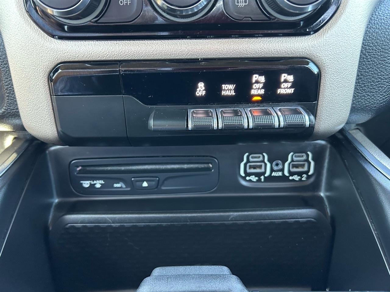 RAM 1500 Laramie 4x4 Crew Cab 5'7" Box 2019