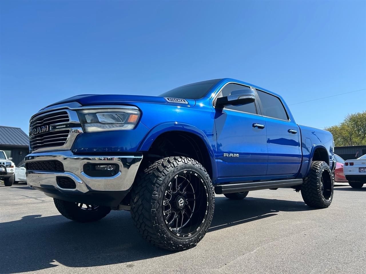 RAM 1500 Laramie 4x4 Crew Cab 5'7" Box 2019