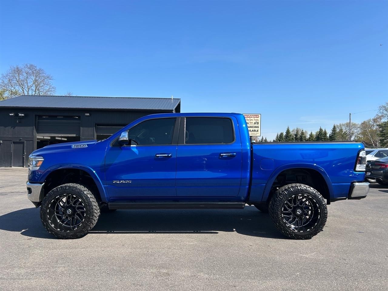 RAM 1500 Laramie 4x4 Crew Cab 5'7" Box 2019