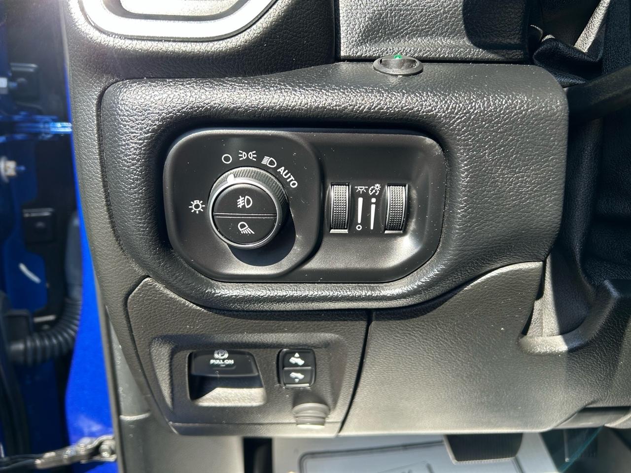 RAM 1500 Laramie 4x4 Crew Cab 5'7" Box 2019