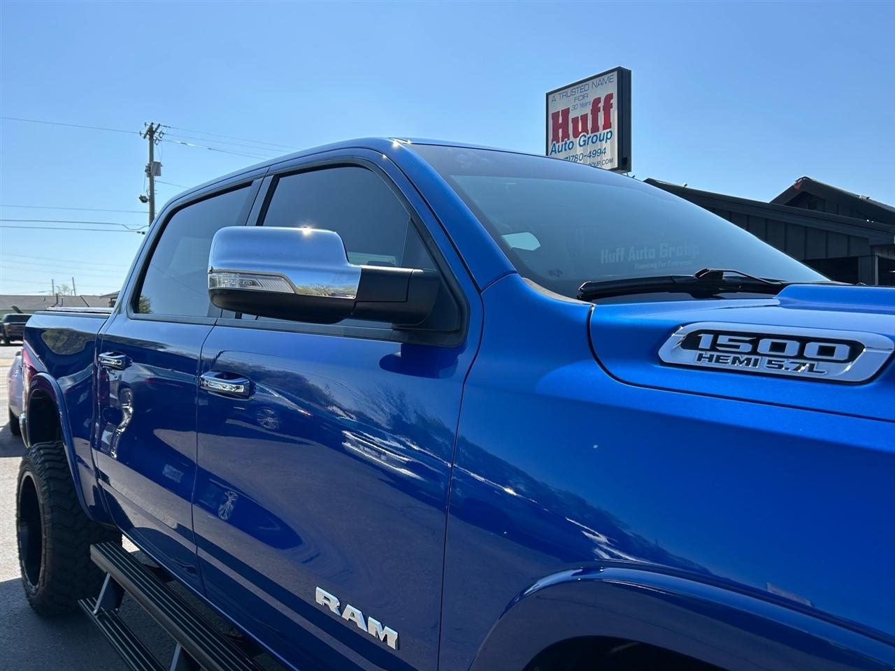 RAM 1500 Laramie 4x4 Crew Cab 5'7" Box 2019
