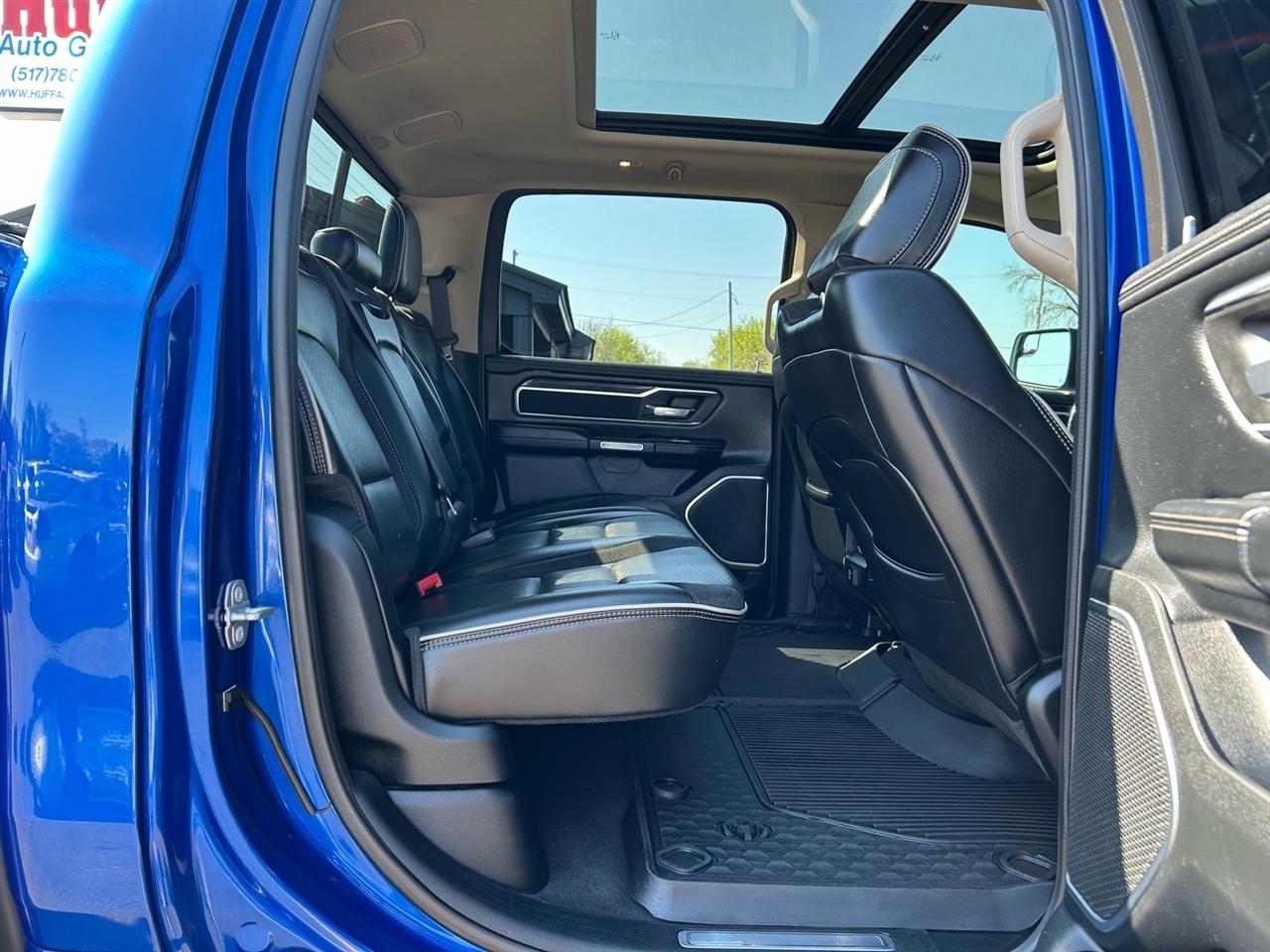 RAM 1500 Laramie 4x4 Crew Cab 5'7" Box 2019