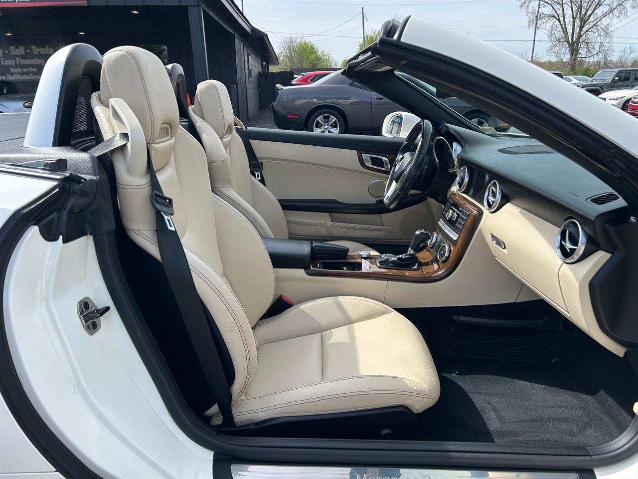 Mercedes-Benz SLK-Class 2dr Roadster SLK 250 2015