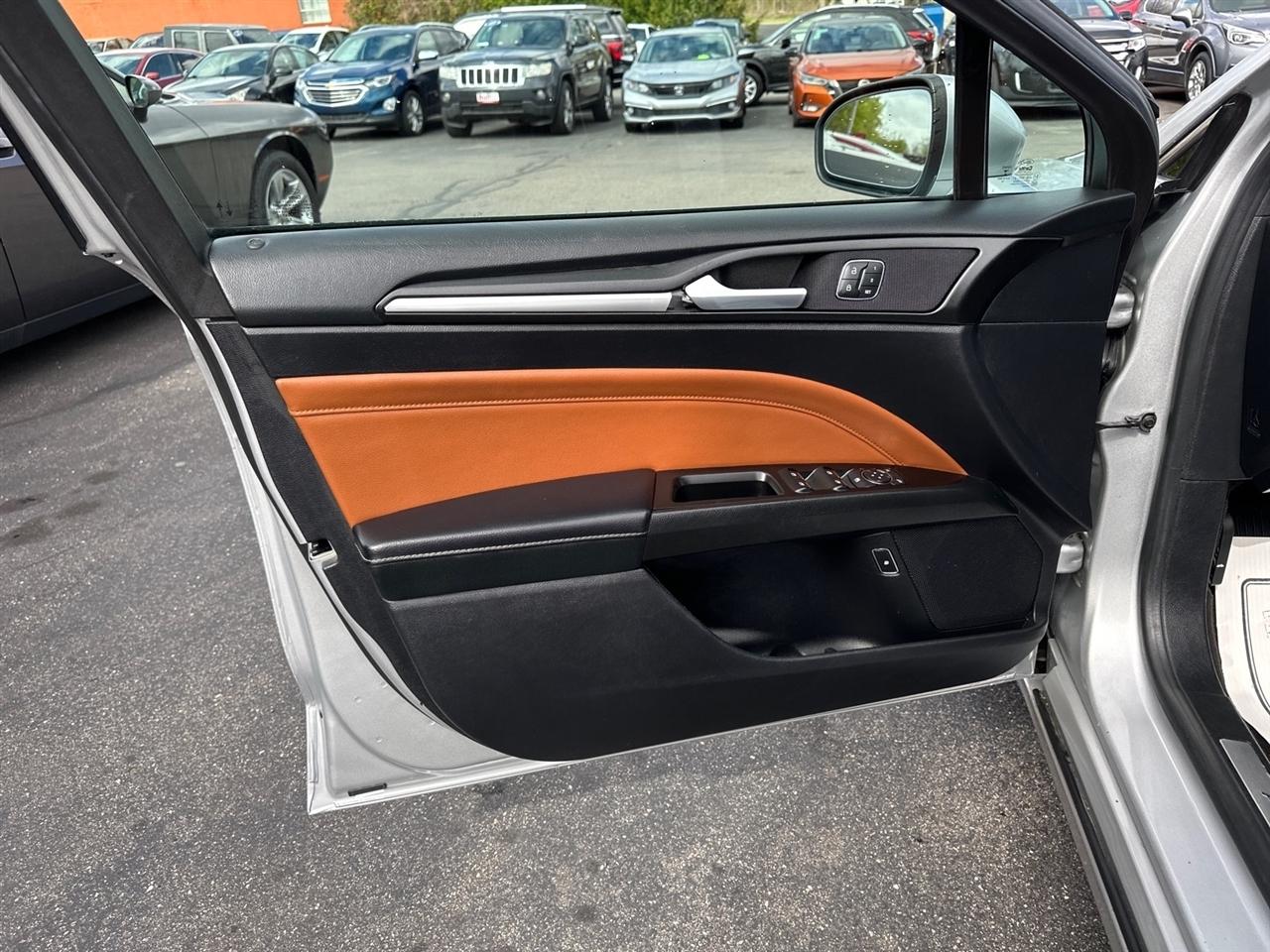 Ford Fusion Hybrid Titanium FWD 2019