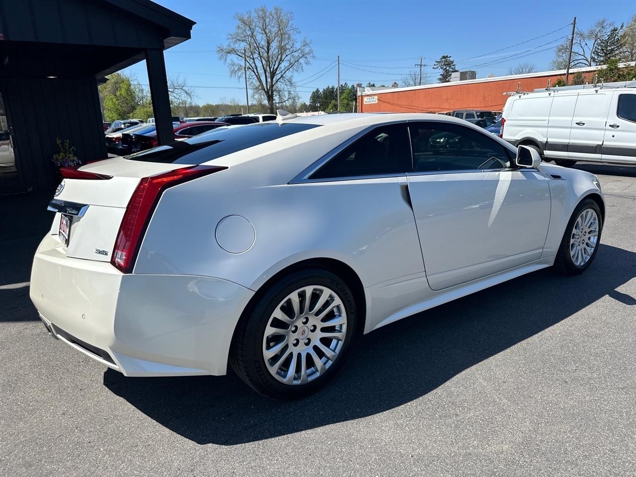 Cadillac CTS Coupe 2dr Cpe Performance AWD 2011