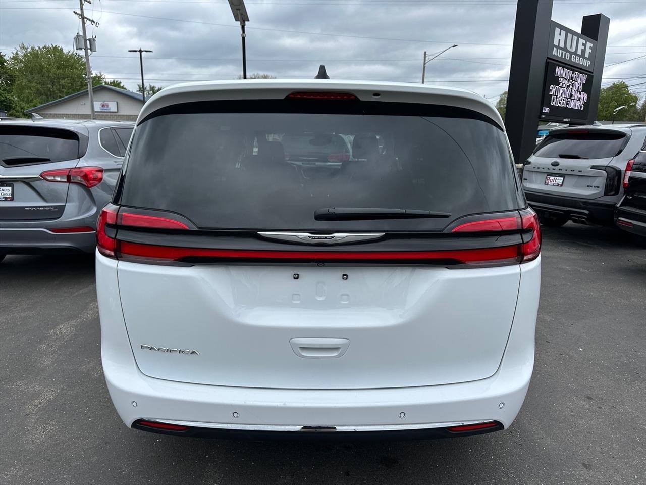 Chrysler Pacifica Touring L FWD 2024