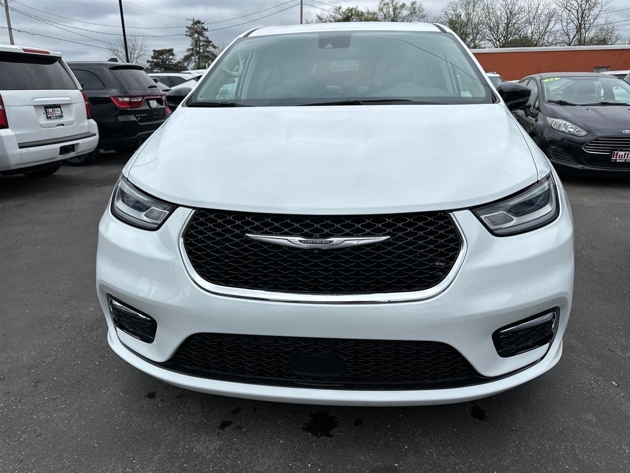 Chrysler Pacifica Touring L FWD 2024