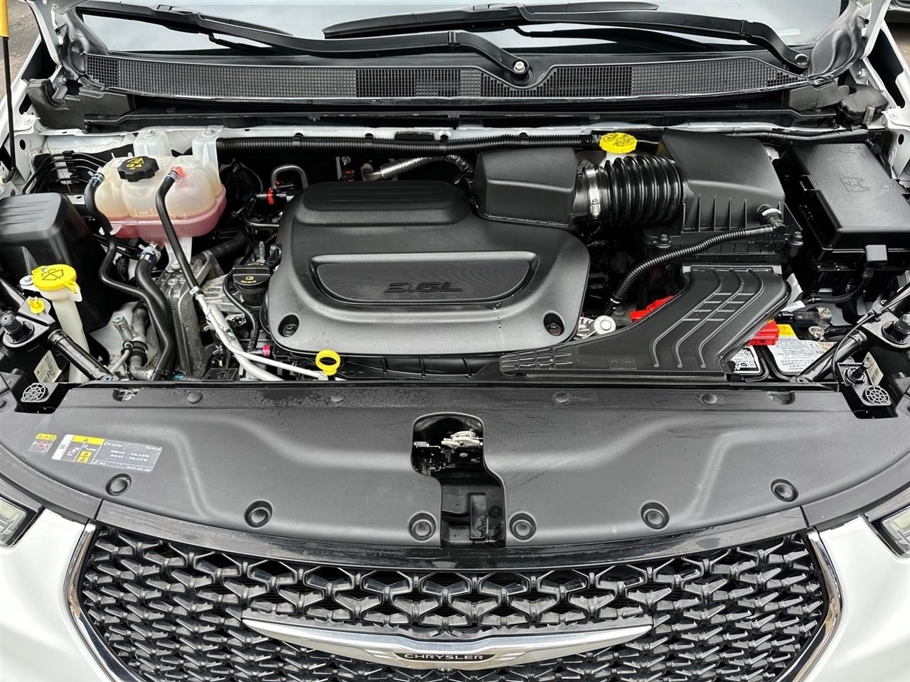 Chrysler Pacifica Touring L FWD 2024