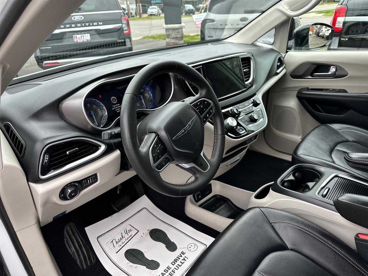 Chrysler Pacifica Touring L FWD 2024