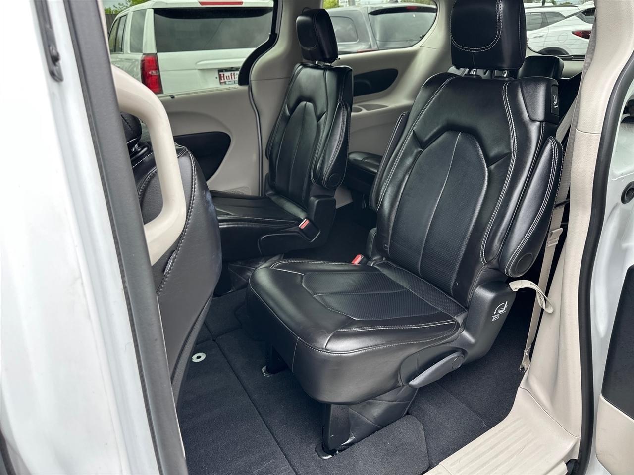 Chrysler Pacifica Touring L FWD 2024