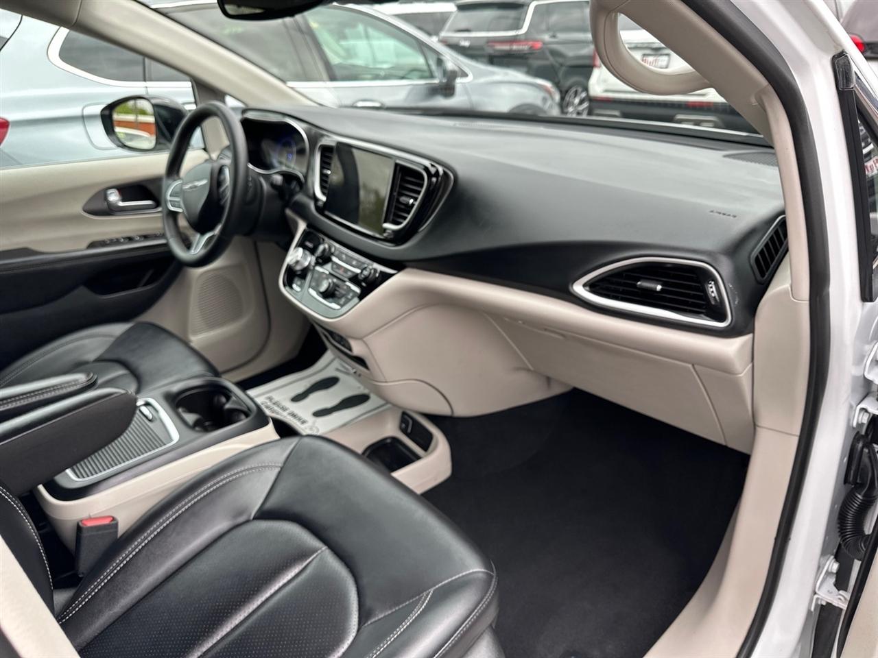 Chrysler Pacifica Touring L FWD 2024