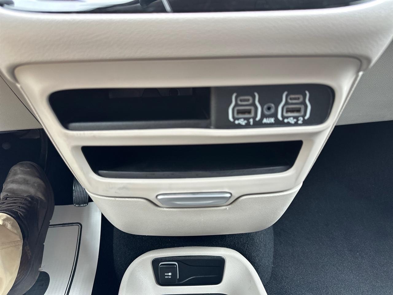 Chrysler Pacifica Touring L FWD 2024