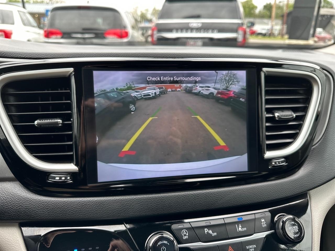 Chrysler Pacifica Touring L FWD 2024