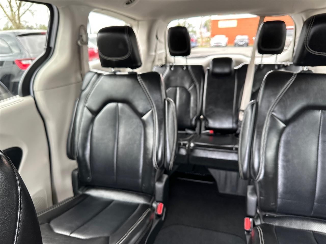 Chrysler Pacifica Touring L FWD 2024