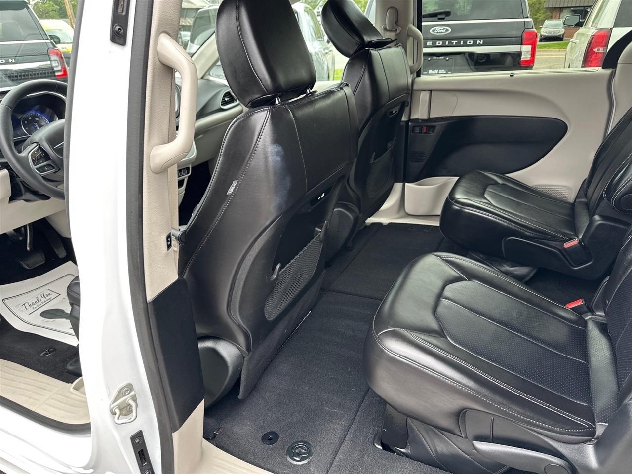 Chrysler Pacifica Touring L FWD 2024