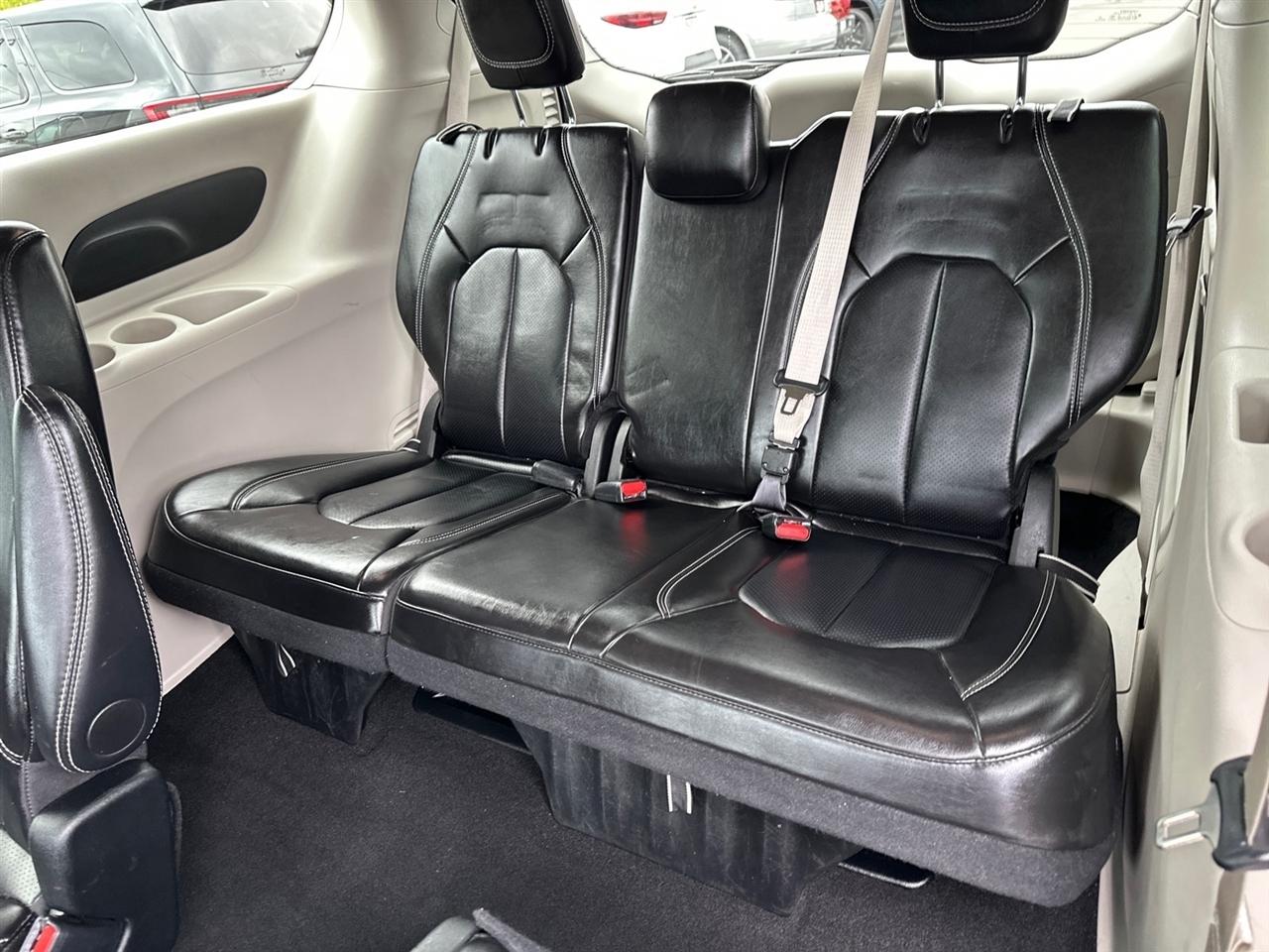 Chrysler Pacifica Touring L FWD 2024
