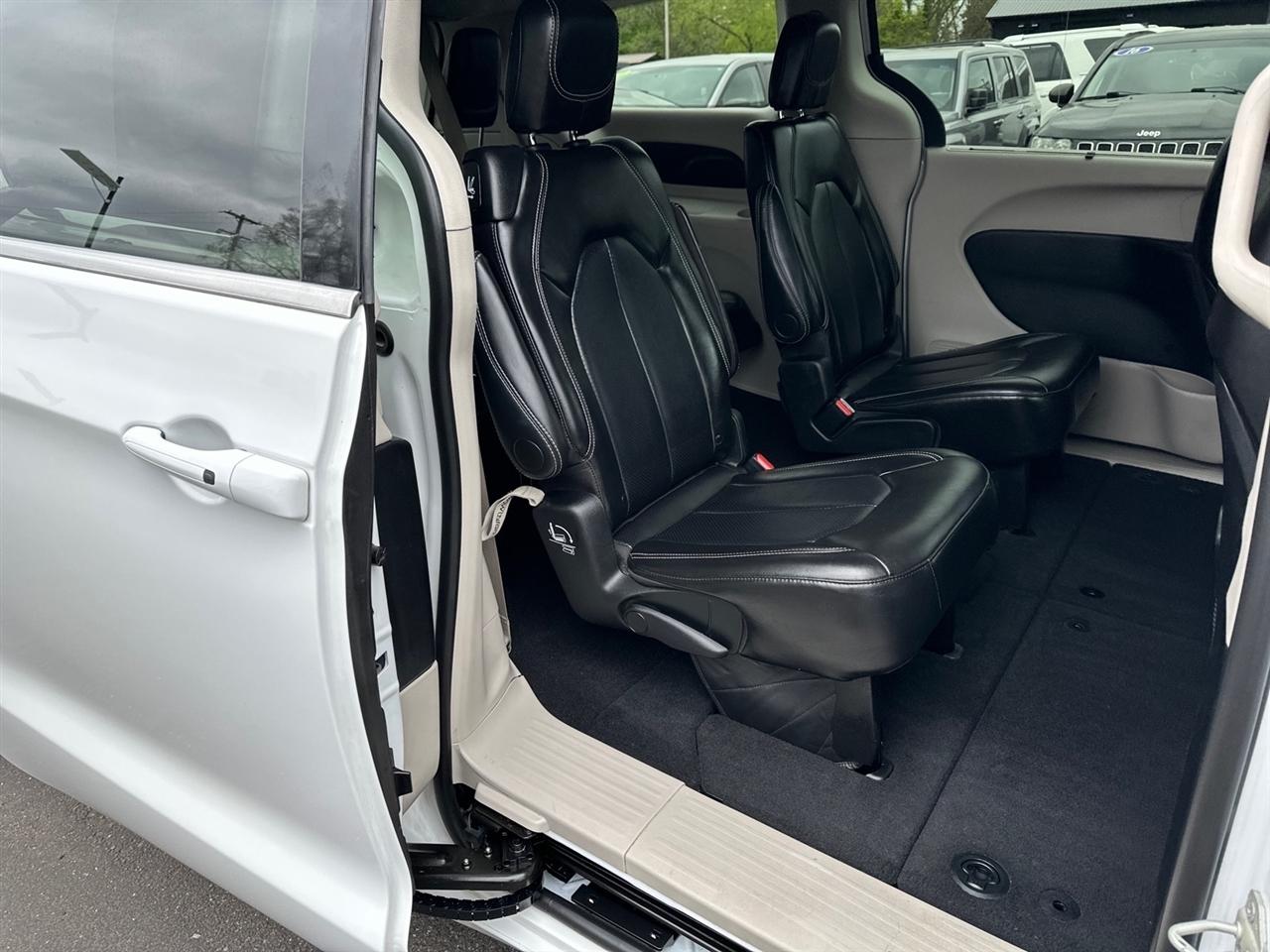 Chrysler Pacifica Touring L FWD 2024
