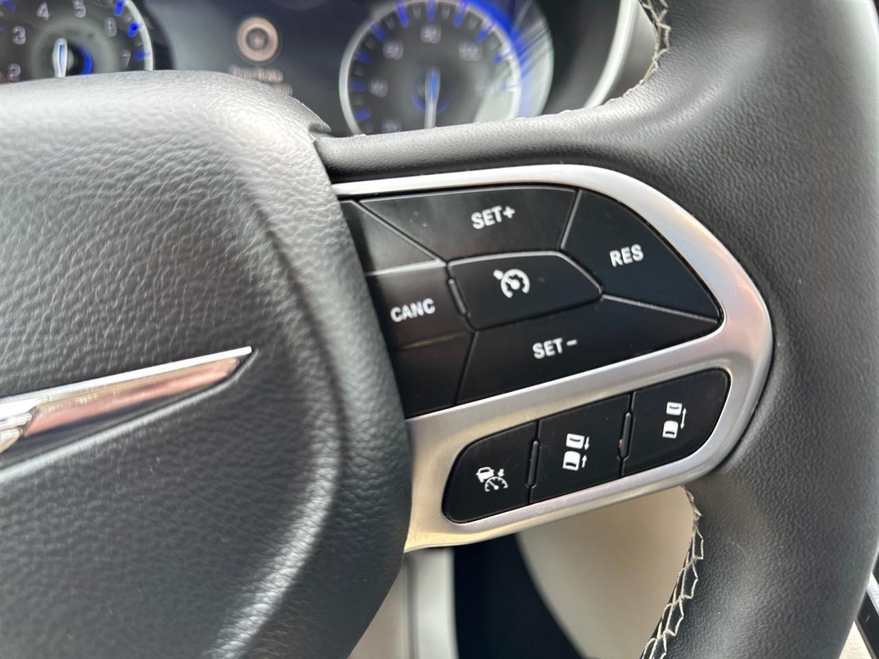 Chrysler Pacifica Touring L FWD 2024