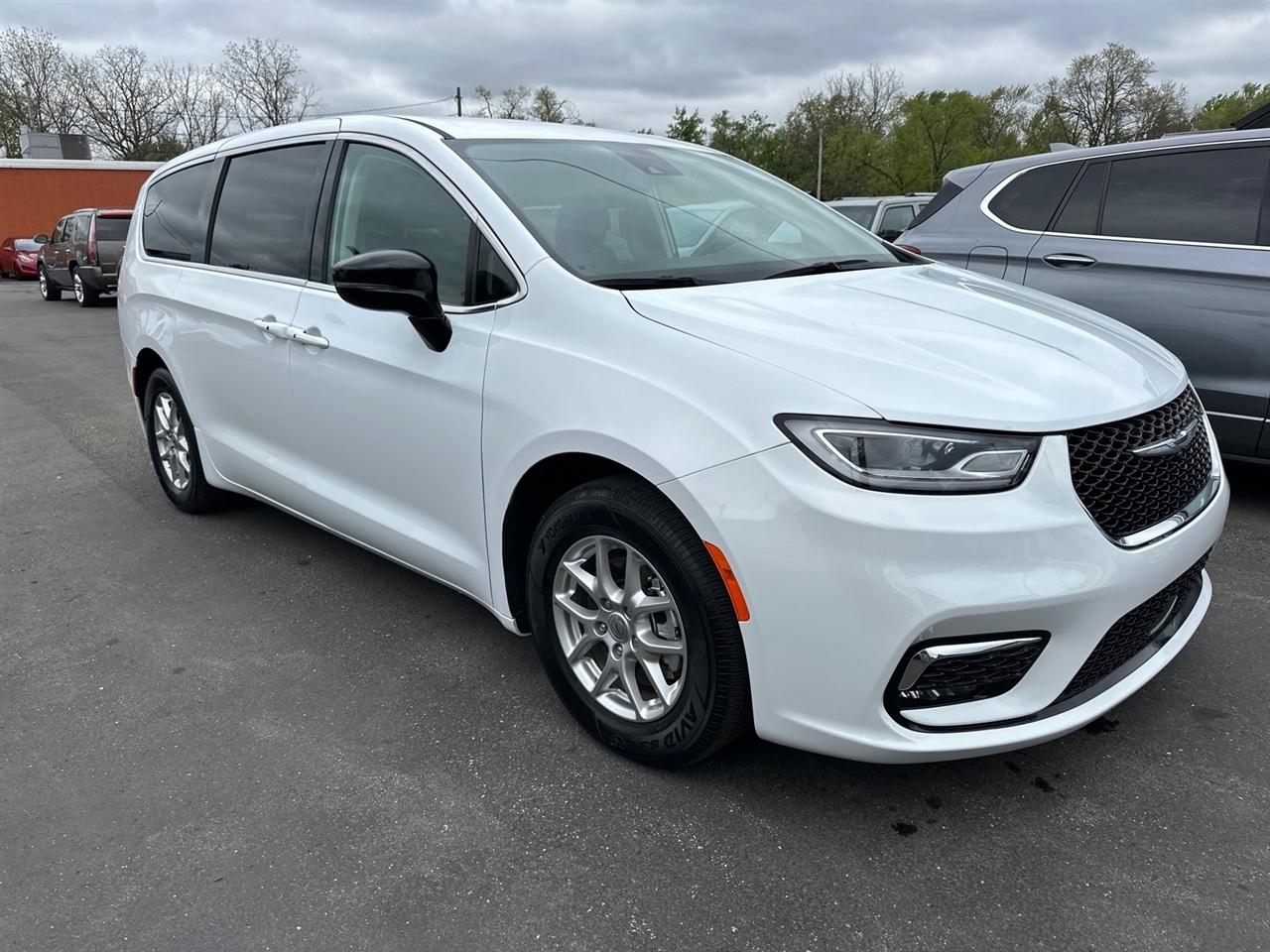 2024 Chrysler Pacifica Touring L FWD