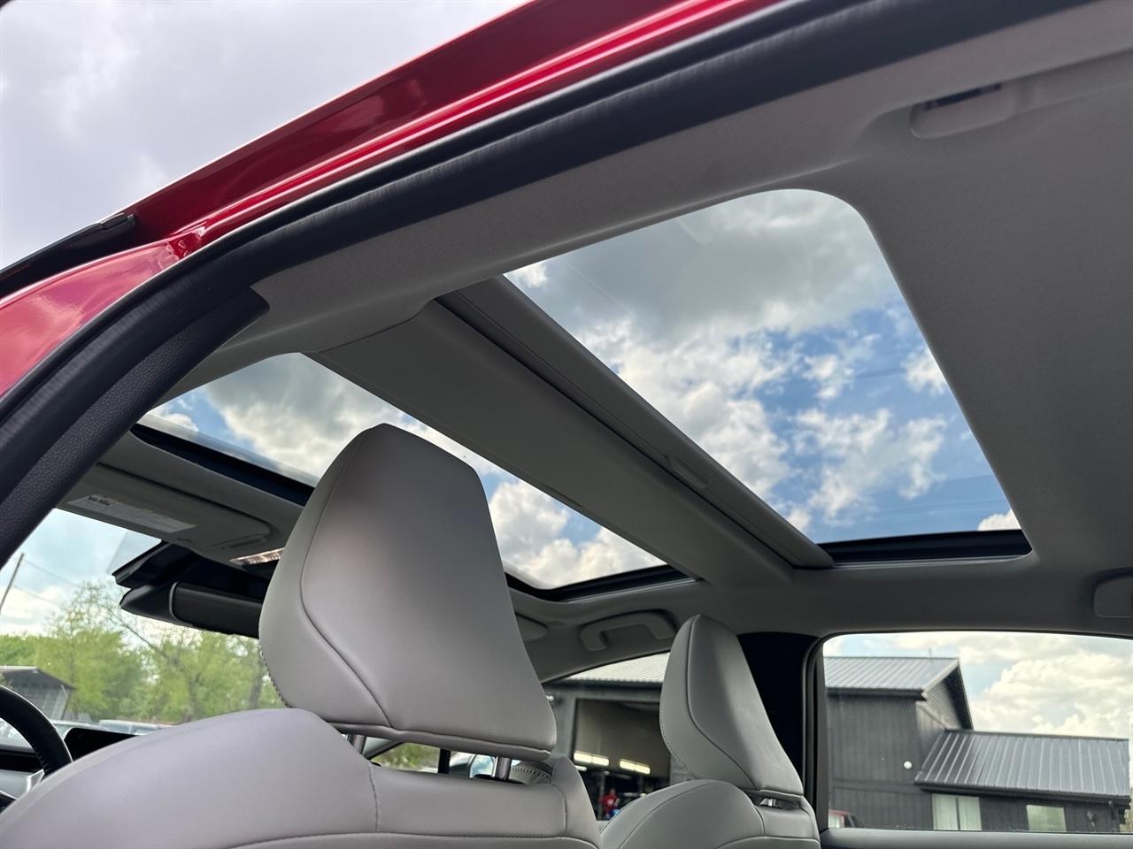 Toyota Prius Limited AWD (Natl) 2024