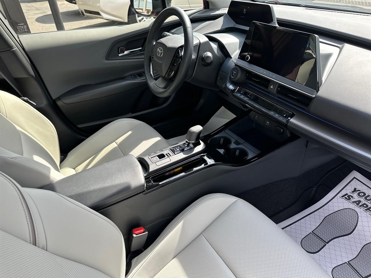 Toyota Prius Limited AWD (Natl) 2024