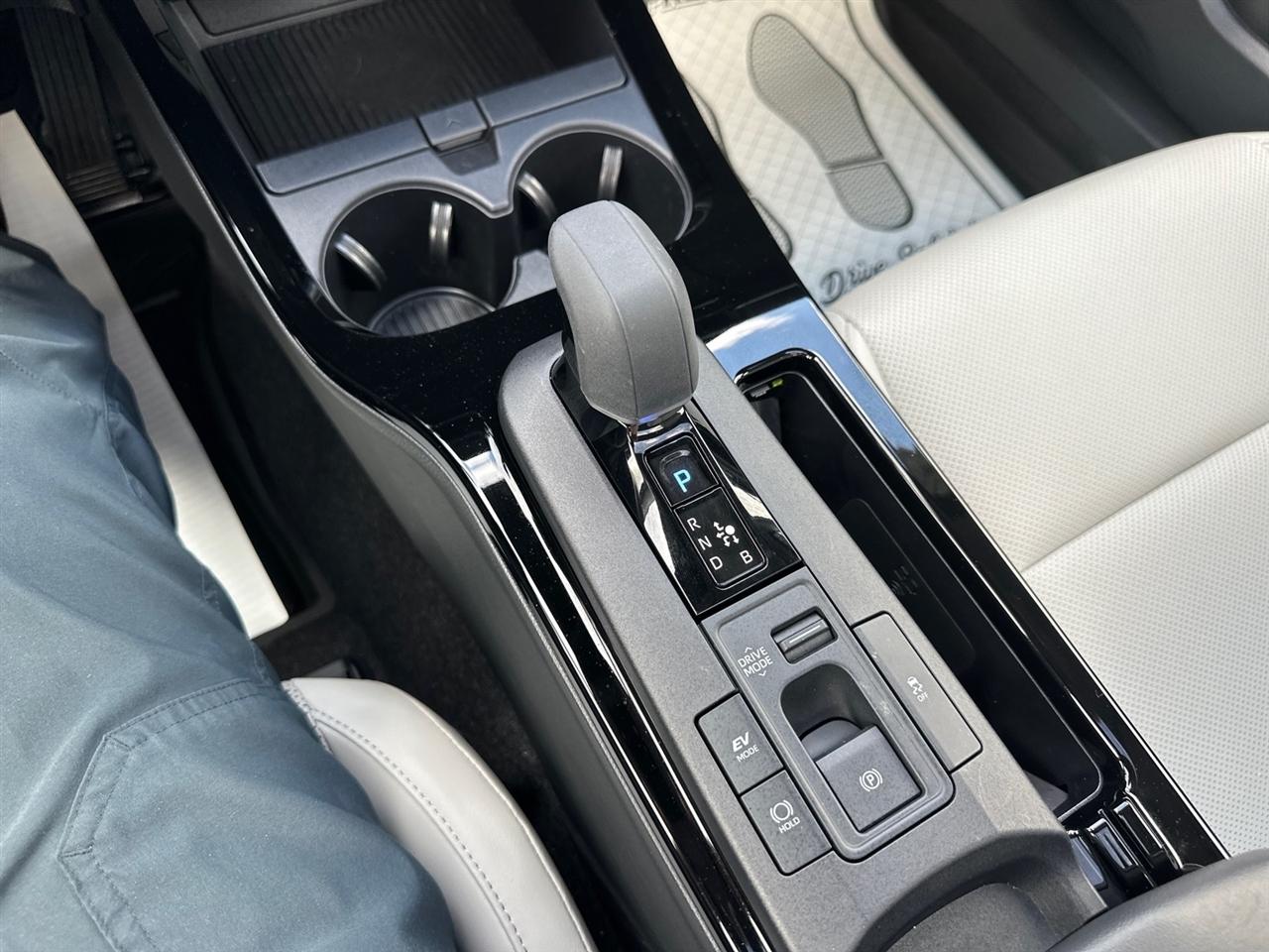 Toyota Prius Limited AWD (Natl) 2024
