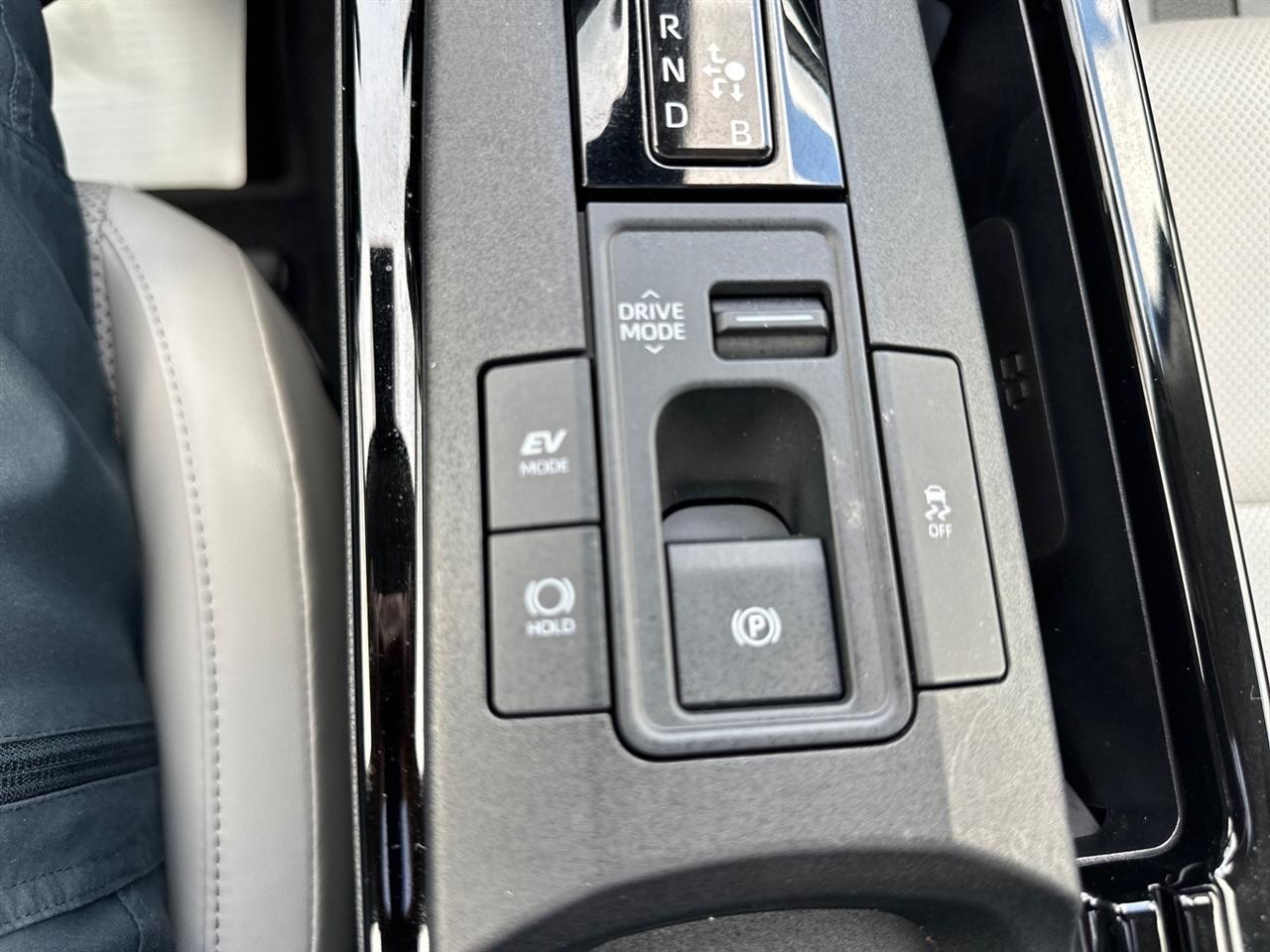 Toyota Prius Limited AWD (Natl) 2024