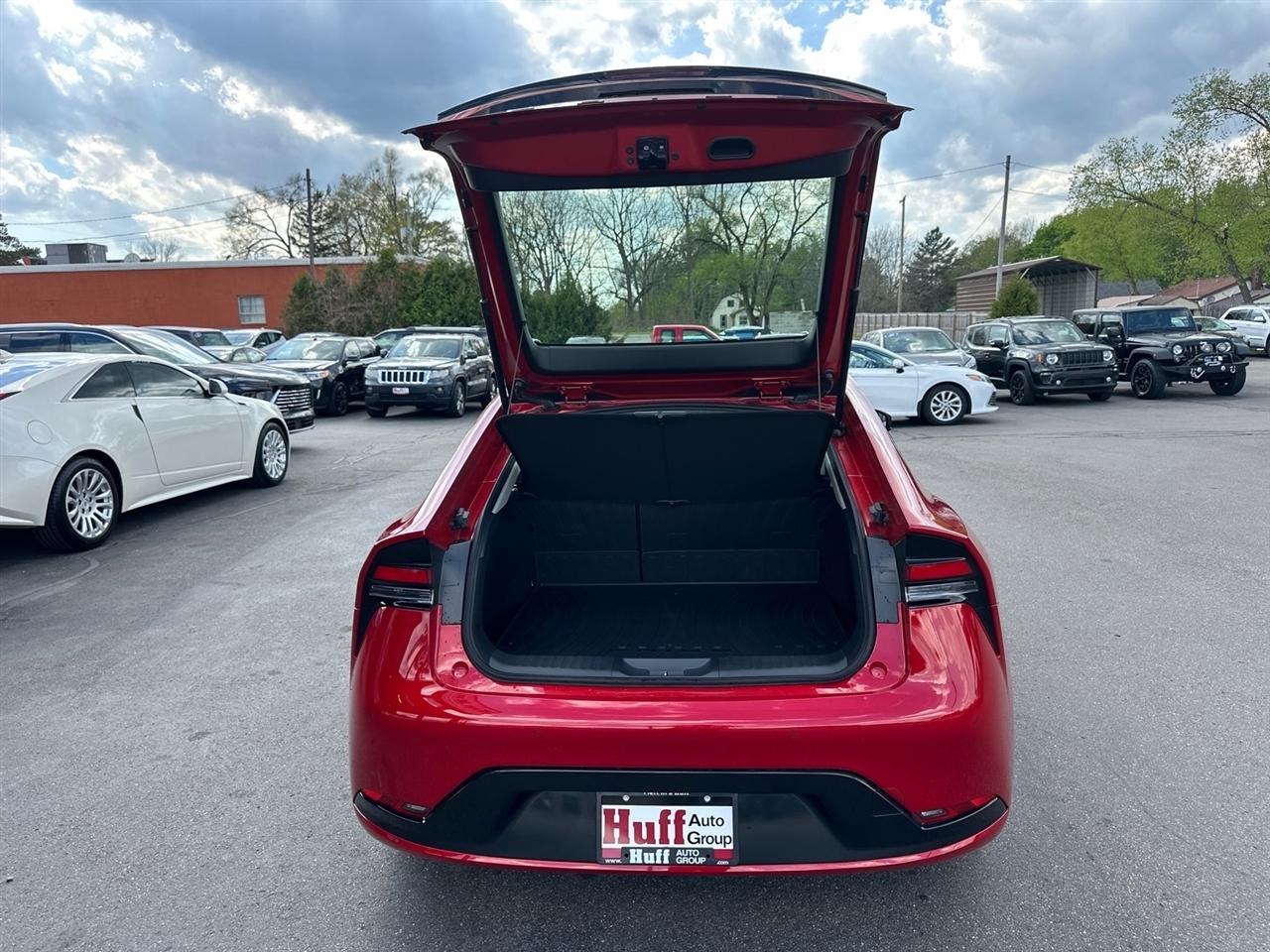 Toyota Prius Limited AWD (Natl) 2024