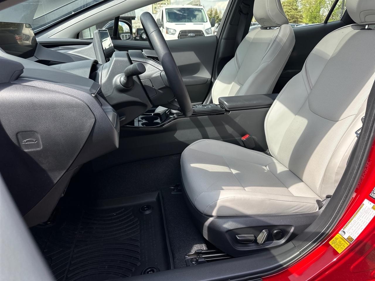 Toyota Prius Limited AWD (Natl) 2024