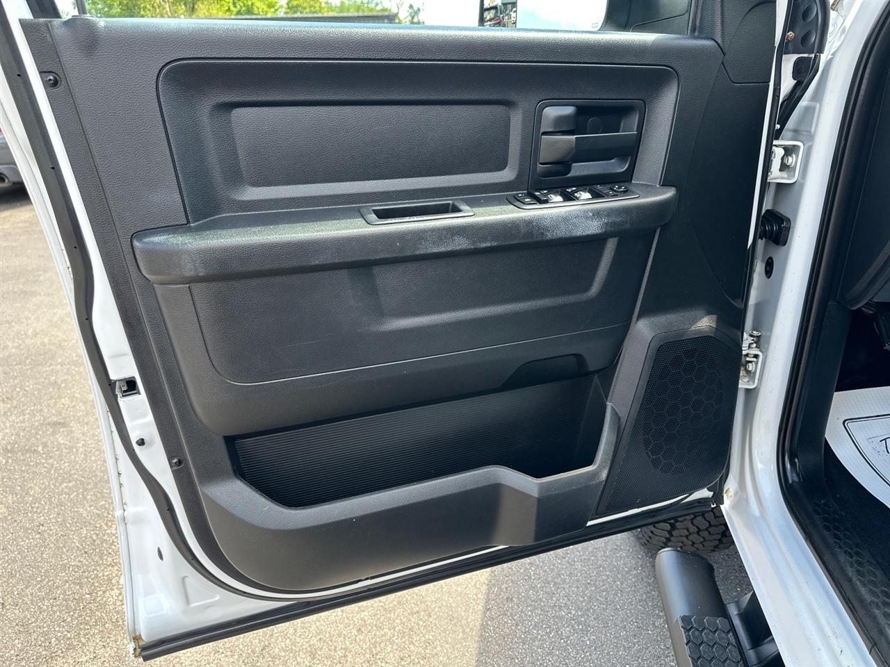 RAM 2500 Tradesman 4x4 Crew Cab 6'4" Box 2018