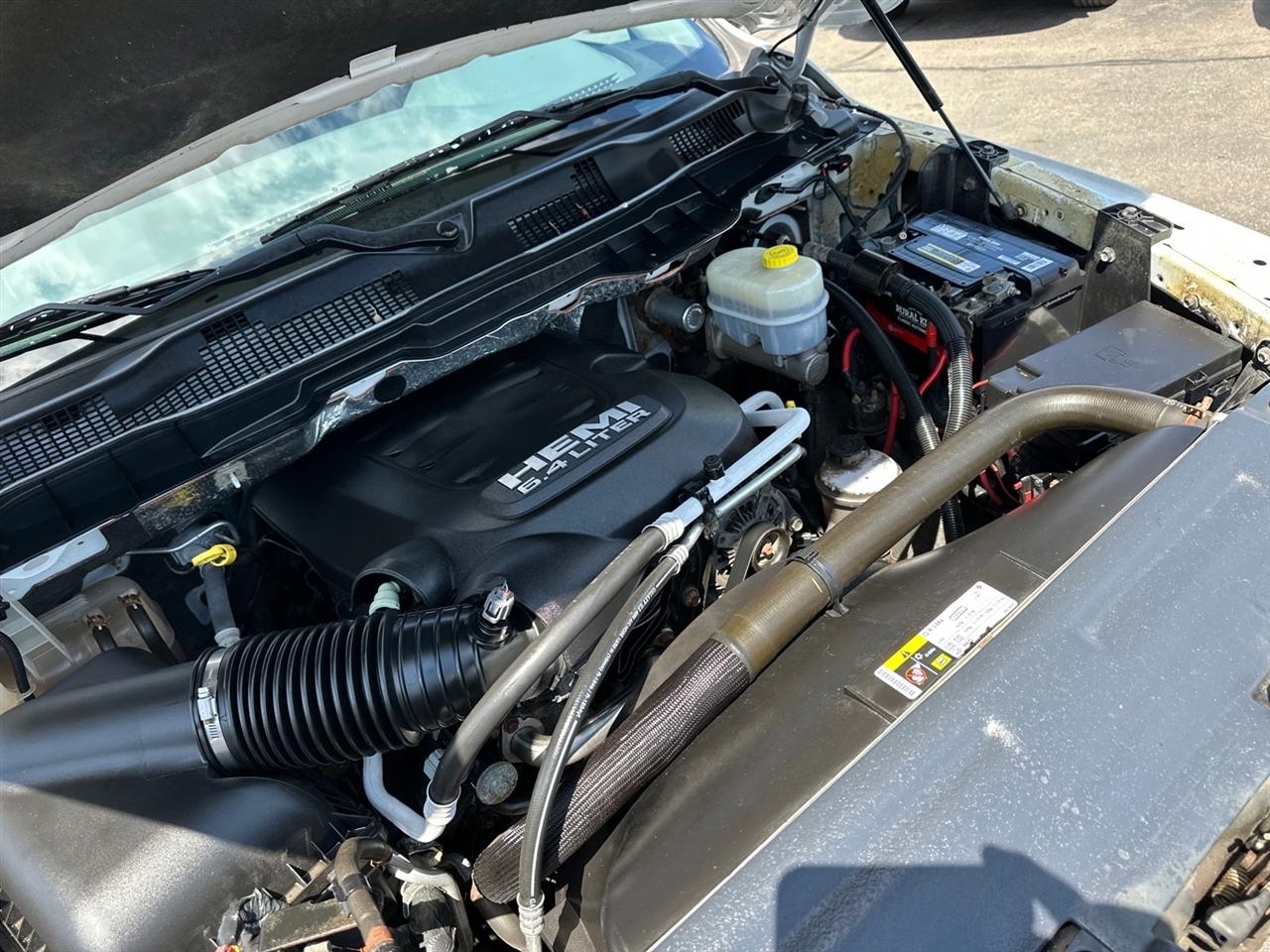 RAM 2500 Tradesman 4x4 Crew Cab 6'4" Box 2018