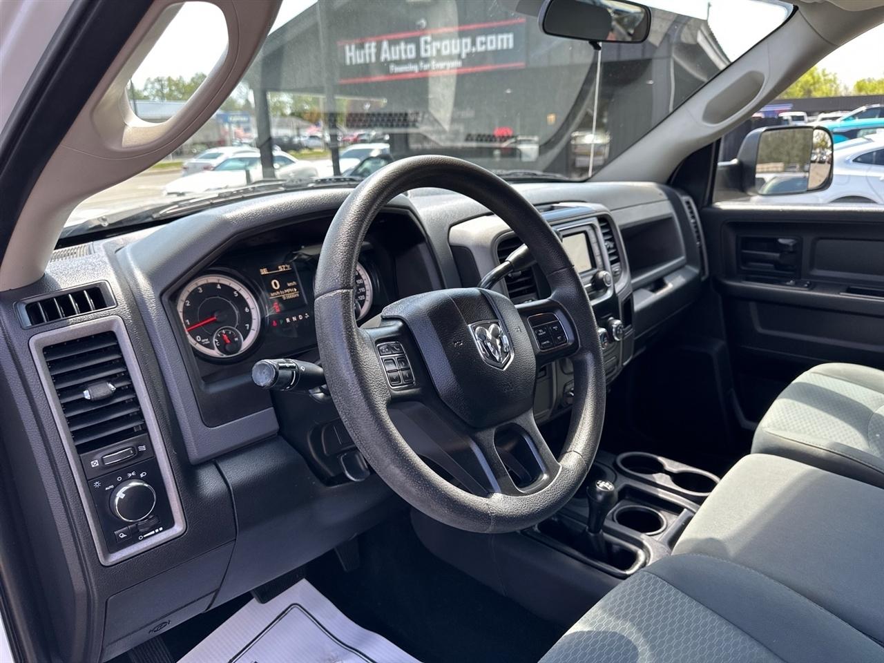 RAM 2500 Tradesman 4x4 Crew Cab 6'4" Box 2018