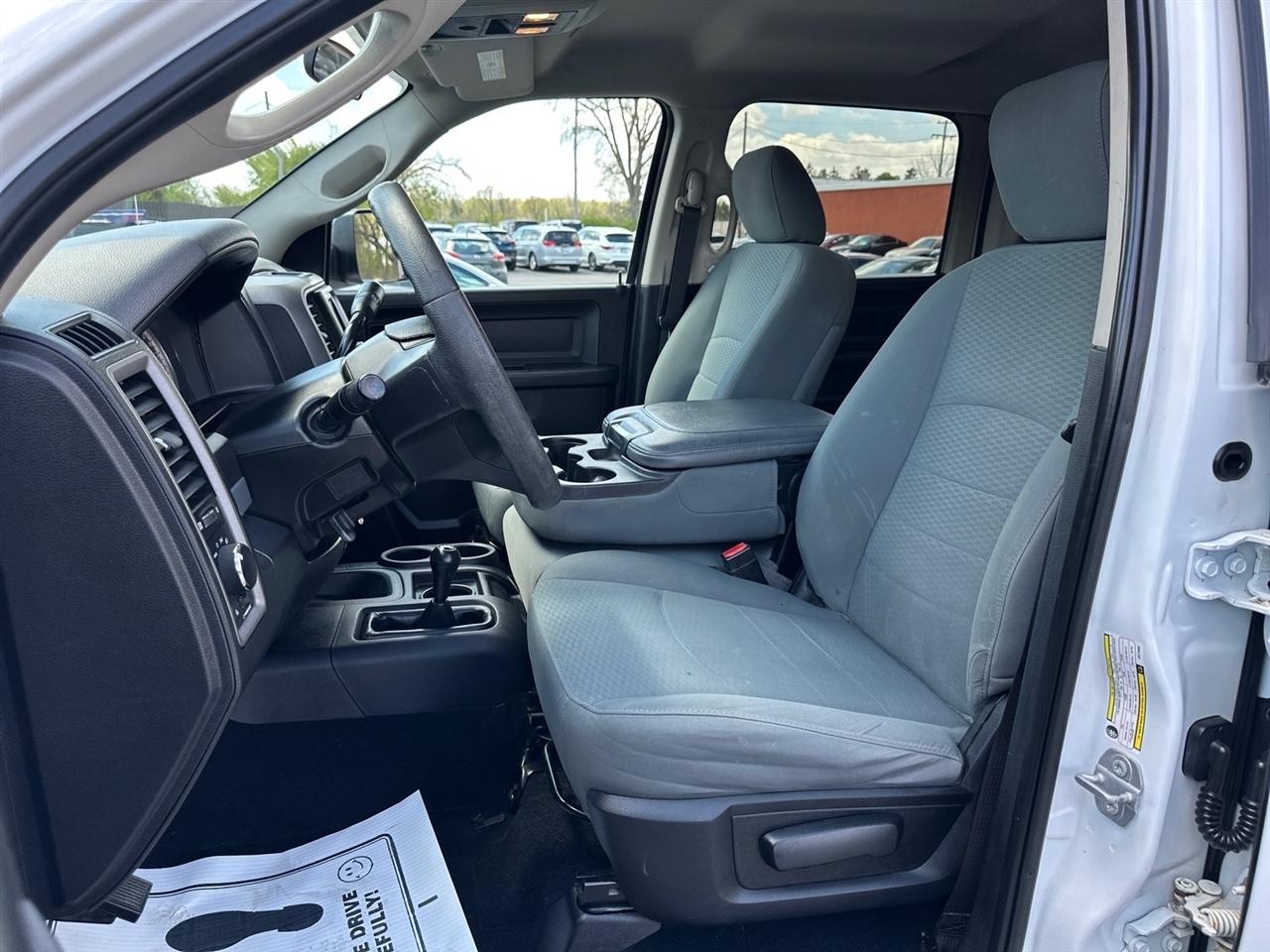 RAM 2500 Tradesman 4x4 Crew Cab 6'4" Box 2018